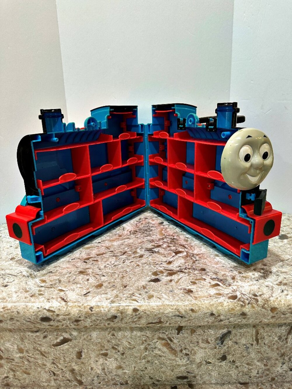 VTG Thomas the Train Engine 2002 Take Along Carrying Case 17 Car Holder Storage